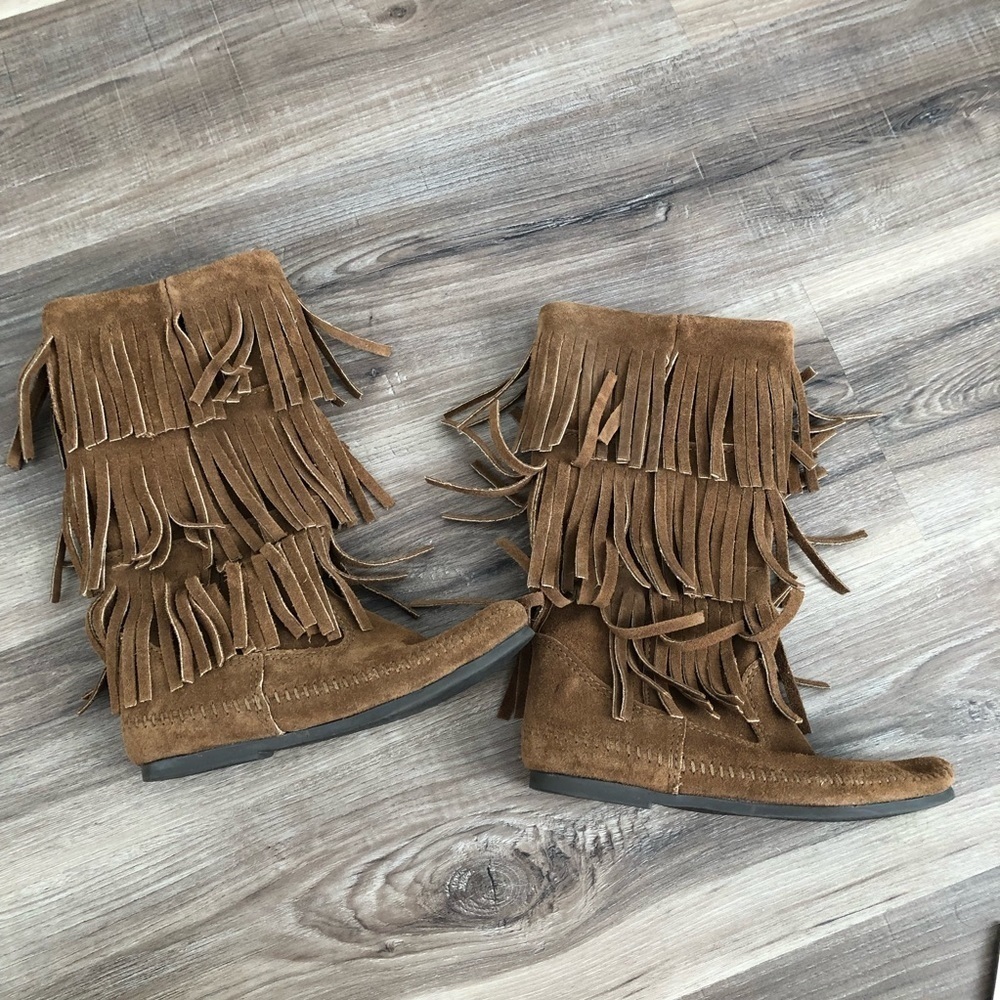Minnetonka brown 3 layer suede fringe moccasins womens size 5